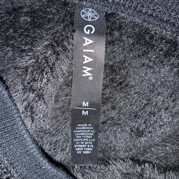 GAIAM Plush Cozy Women's Pullover Black
Size medium - Picture 6 of 11